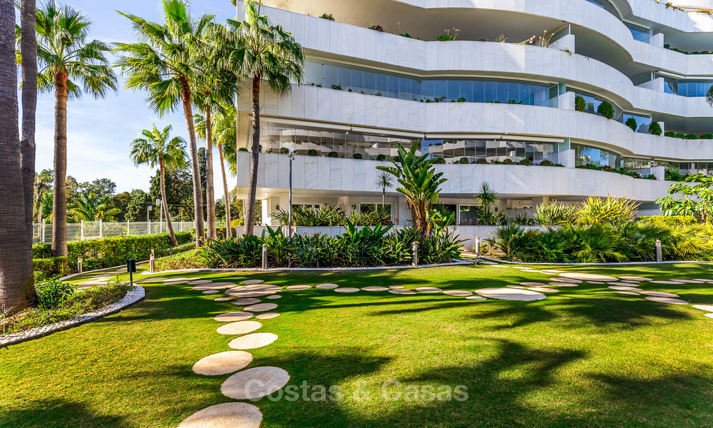 Luxe appartement in een prestigieus complex te koop, strandzijde Puerto Banus, Marbella 7783