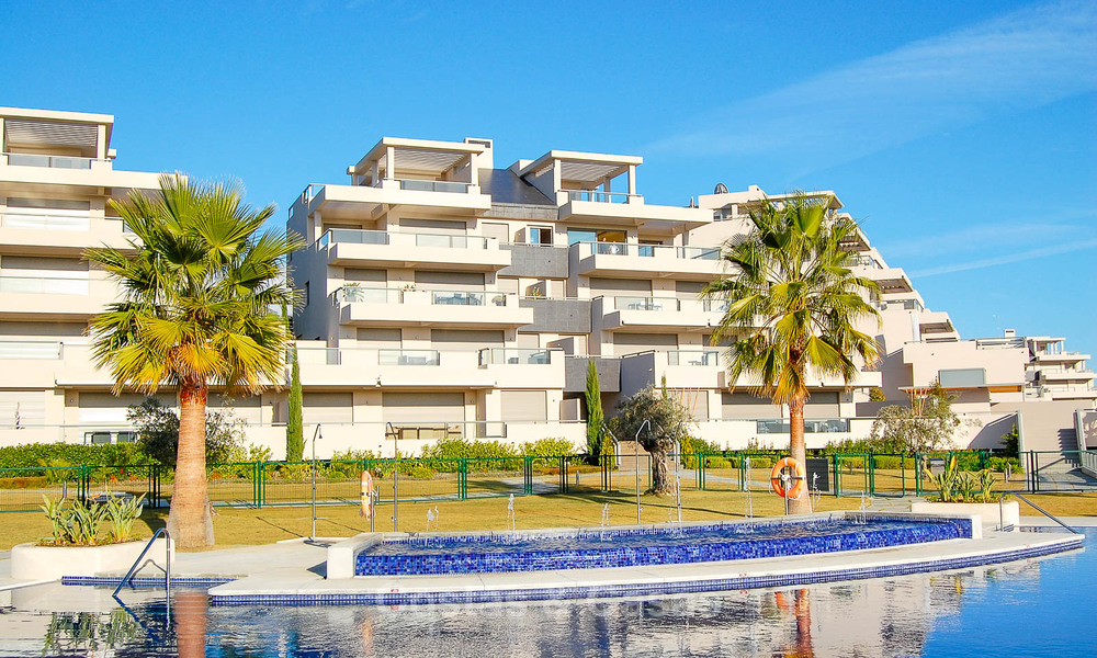 Ruim, licht en modern luxe penthouse te koop met golf- en zeezicht in Marbella - Benahavis 7728