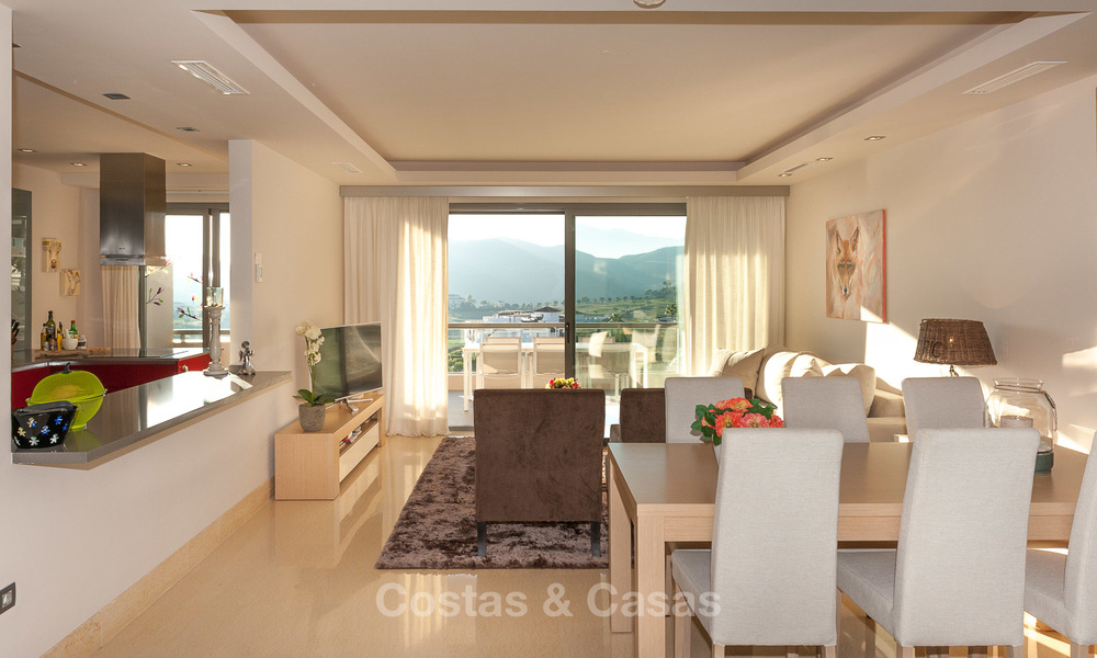 Ruim, licht en modern luxe penthouse te koop met golf- en zeezicht in Marbella - Benahavis 7704