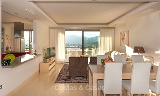 Ruim, licht en modern luxe penthouse appartement te koop met golf en zeezicht in Marbella - Benahavis 7704 