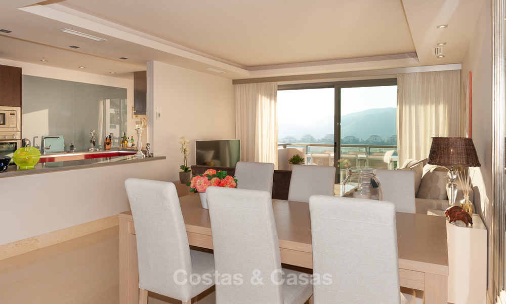 Ruim, licht en modern luxe penthouse appartement te koop met golf en zeezicht in Marbella - Benahavis 7706