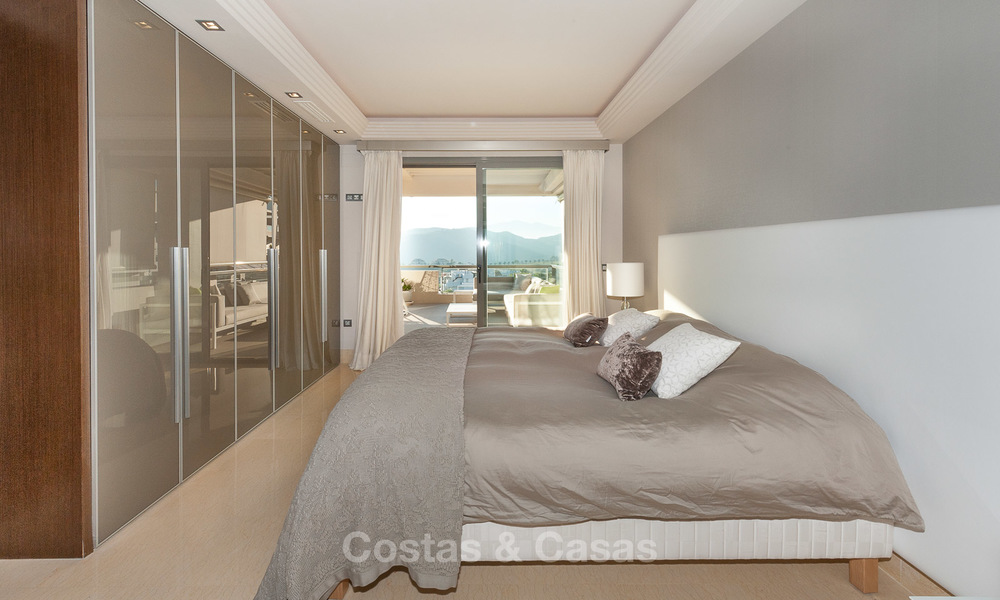 Ruim, licht en modern luxe penthouse appartement te koop met golf en zeezicht in Marbella - Benahavis 7711