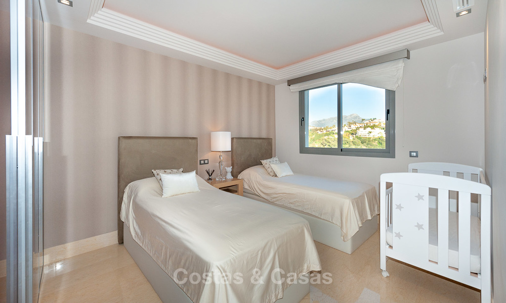 Ruim, licht en modern luxe penthouse appartement te koop met golf en zeezicht in Marbella - Benahavis 7714