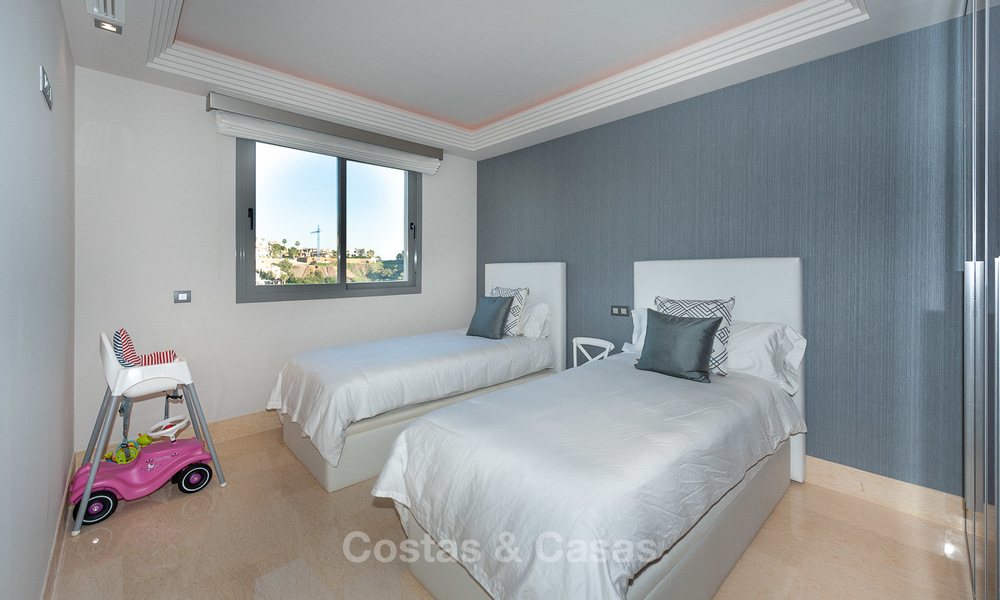 Ruim, licht en modern luxe penthouse appartement te koop met golf en zeezicht in Marbella - Benahavis 7717