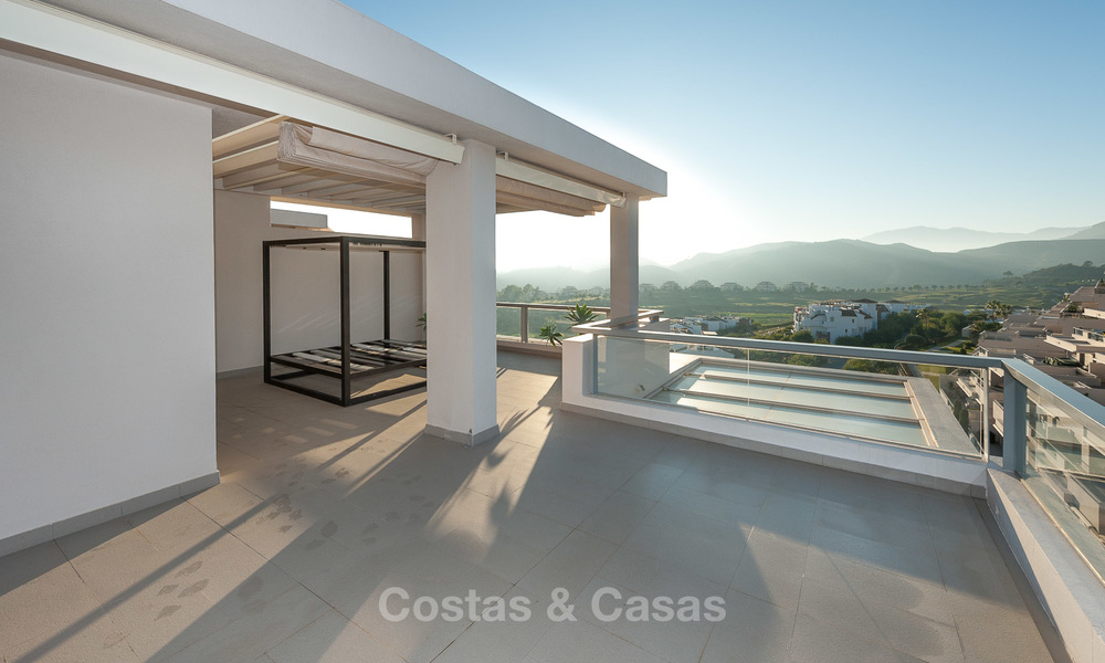 Ruim, licht en modern luxe penthouse appartement te koop met golf en zeezicht in Marbella - Benahavis 7725