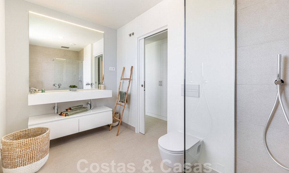 Nieuwe moderne frontline golf appartementen met uitzicht op zee te koop in een luxe resort in Mijas, Costa del Sol. Instapklaar! Laatste penthouses! 39687