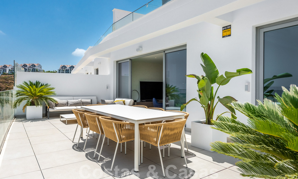 Nieuwe moderne frontline golf appartementen met uitzicht op zee te koop in een luxe resort in Mijas, Costa del Sol. Instapklaar! Laatste penthouses! 39691