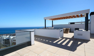 Nieuwe avant-gardistische appartementen te koop, op loopafstand van het strand en voorzieningen, Fuengirola, Costa del Sol. Instapklaar. 32975 