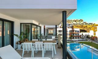 Nieuwe avant-gardistische appartementen te koop, op loopafstand van het strand en voorzieningen, Fuengirola, Costa del Sol. Instapklaar. 32976 