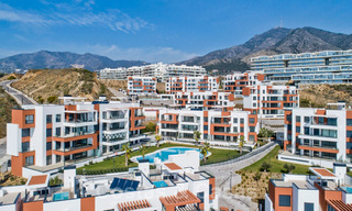 Nieuwe avant-gardistische appartementen te koop, op loopafstand van het strand en voorzieningen, Fuengirola, Costa del Sol. Instapklaar. 32986 