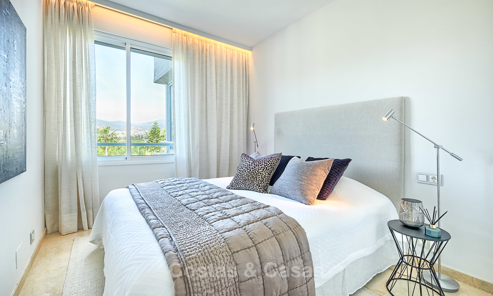 Luxueus eerstelijns strand penthouse appartement met verwarmd privé zwembad te koop in een luxe complex op de New Golden Mile, Marbella - Estepona 7852