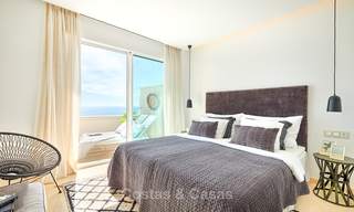 Luxueus eerstelijns strand penthouse appartement met verwarmd privé zwembad te koop in een luxe complex op de New Golden Mile, Marbella - Estepona 7855 