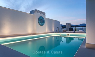 Luxueus eerstelijns strand penthouse appartement met verwarmd privé zwembad te koop in een luxe complex op de New Golden Mile, Marbella - Estepona 7881 
