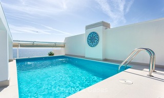 Luxueus eerstelijns strand penthouse appartement met verwarmd privé zwembad te koop in een luxe complex op de New Golden Mile, Marbella - Estepona 7885 