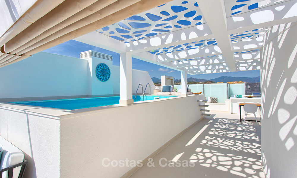 Luxueus eerstelijns strand penthouse appartement met verwarmd privé zwembad te koop in een luxe complex op de New Golden Mile, Marbella - Estepona 7887