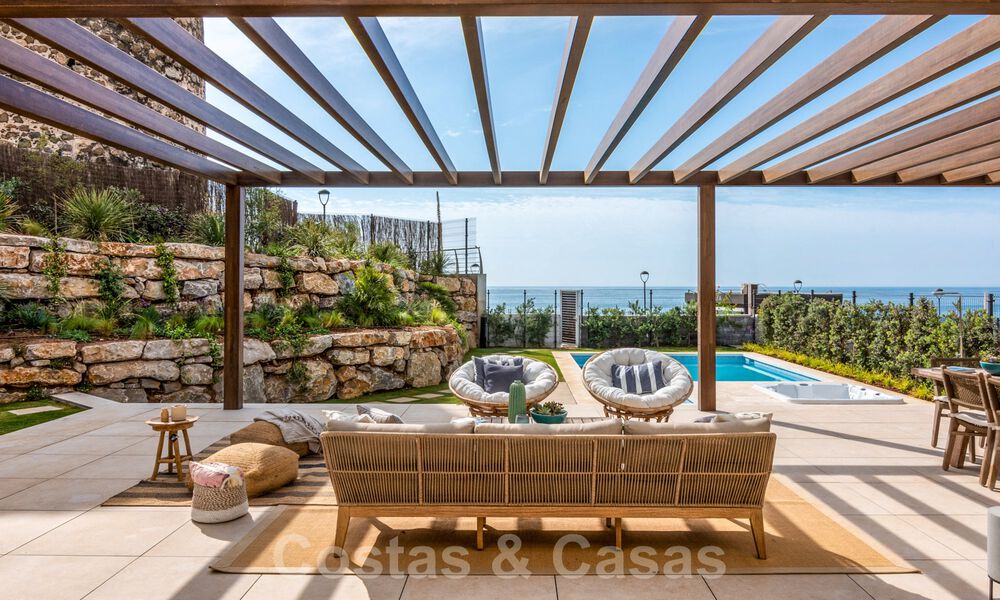 Luxueuze eerste lijn strandvilla's te koop in een nieuw, exclusief complex, New Golden Mile, Marbella - Estepona 40494