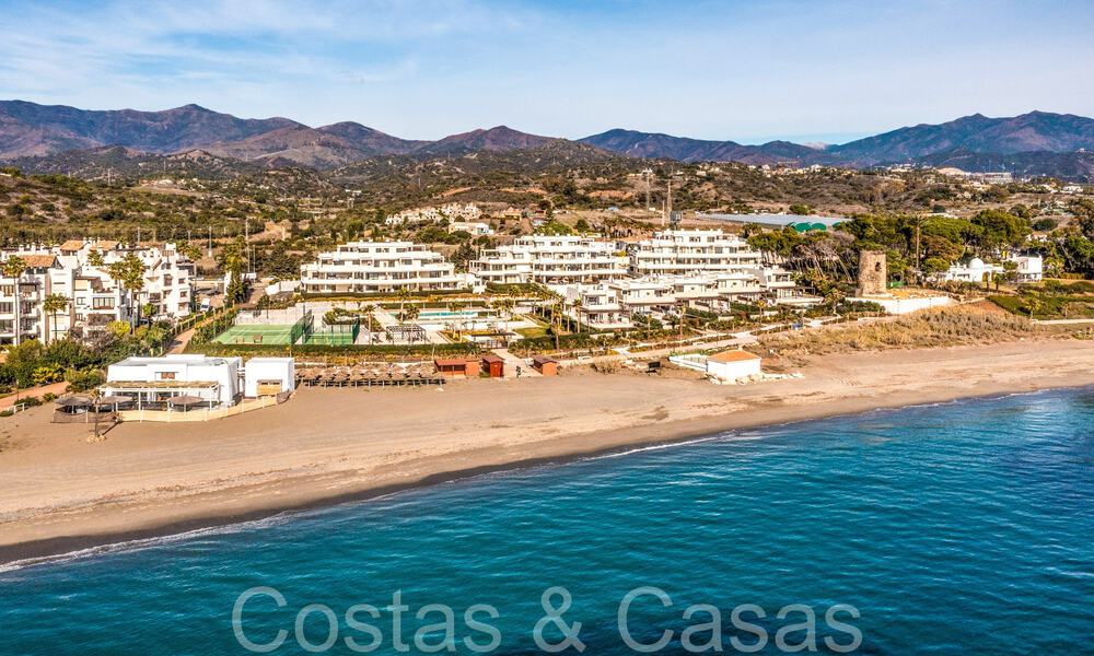 Luxueuze eerstelijns strandvilla te koop in een nieuw, exclusief complex, New Golden Mile, Marbella - Estepona 69819