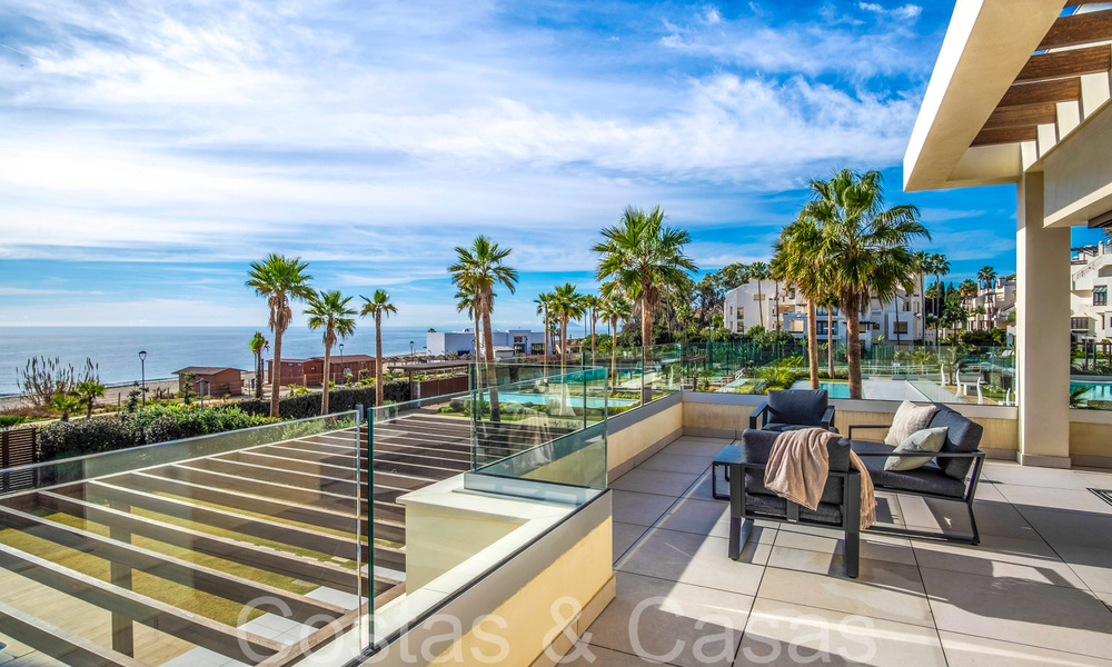 Luxueuze eerstelijns strandvilla te koop in een nieuw, exclusief complex, New Golden Mile, Marbella - Estepona 69835