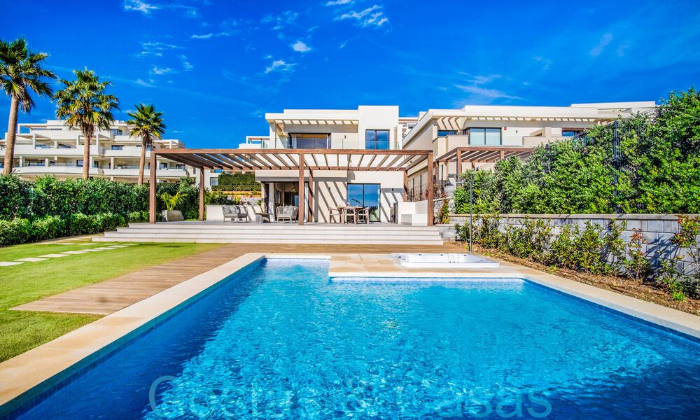 Luxueuze eerstelijns strandvilla te koop in een nieuw, exclusief complex, New Golden Mile, Marbella - Estepona 69846