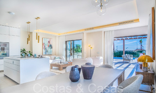 Luxueuze eerstelijns strandvilla te koop in een nieuw, exclusief complex, New Golden Mile, Marbella - Estepona 69858 