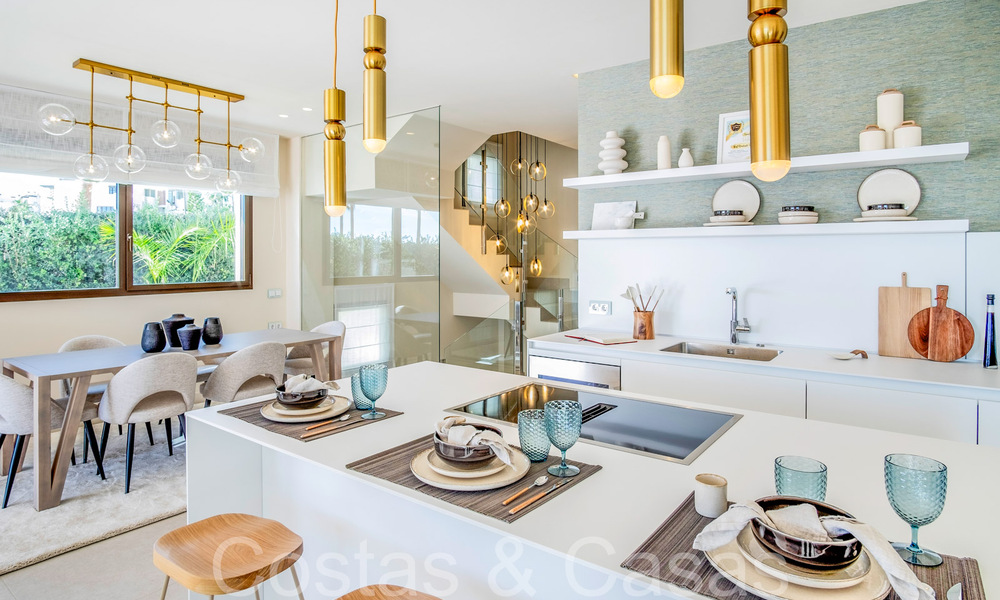 Luxueuze eerstelijns strandvilla te koop in een nieuw, exclusief complex, New Golden Mile, Marbella - Estepona 69861