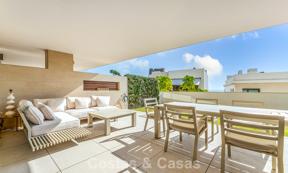 Luxueuze nieuwe eerstelijn strandappartementen te koop in een exclusief complex, New Golden Mile, Marbella - Estepona 783561