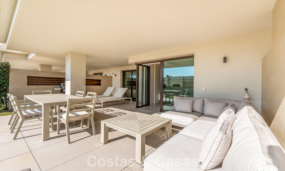 Luxueuze nieuwe eerstelijn strandappartementen te koop in een exclusief complex, New Golden Mile, Marbella - Estepona 783563