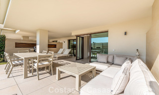 Luxueuze nieuwe eerstelijn strandappartementen te koop in een exclusief complex, New Golden Mile, Marbella - Estepona 783563 