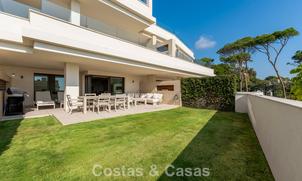 Luxueuze nieuwe eerstelijn strandappartementen te koop in een exclusief complex, New Golden Mile, Marbella - Estepona 783565