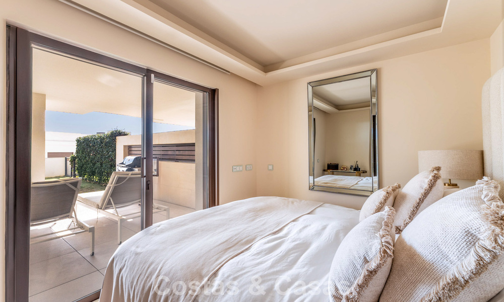 Luxueuze nieuwe eerstelijn strandappartementen te koop in een exclusief complex, New Golden Mile, Marbella - Estepona 783579
