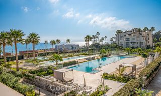Luxueuze nieuwe eerstelijn strandappartementen te koop in een exclusief complex, New Golden Mile, Marbella - Estepona 783580 