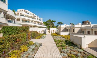 Luxueuze nieuwe eerstelijn strandappartementen te koop in een exclusief complex, New Golden Mile, Marbella - Estepona 783581 