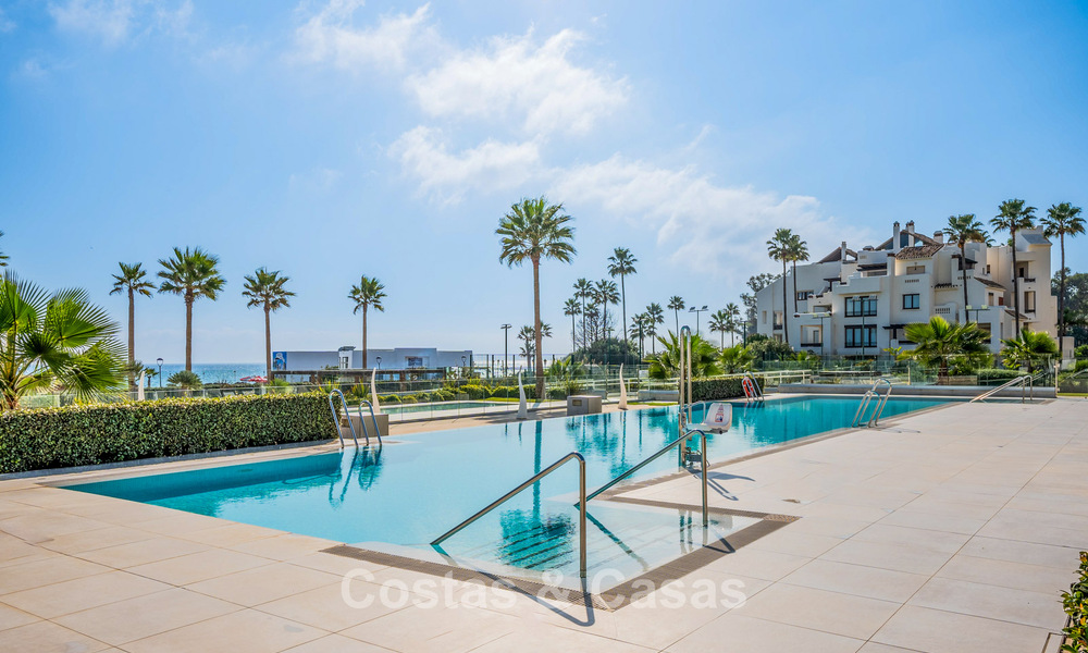Luxueuze nieuwe eerstelijn strandappartementen te koop in een exclusief complex, New Golden Mile, Marbella - Estepona 783582