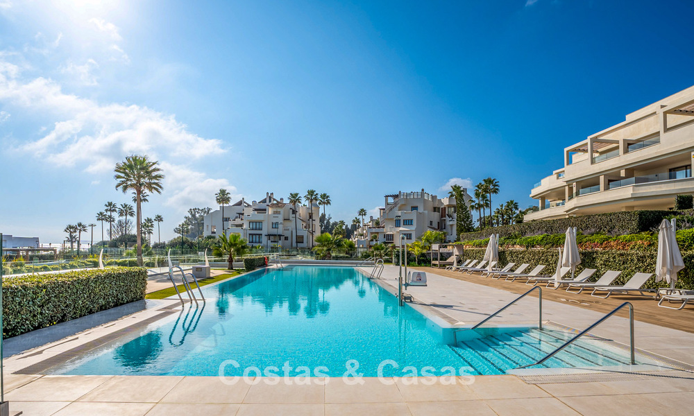 Luxueuze nieuwe eerstelijn strandappartementen te koop in een exclusief complex, New Golden Mile, Marbella - Estepona 783583