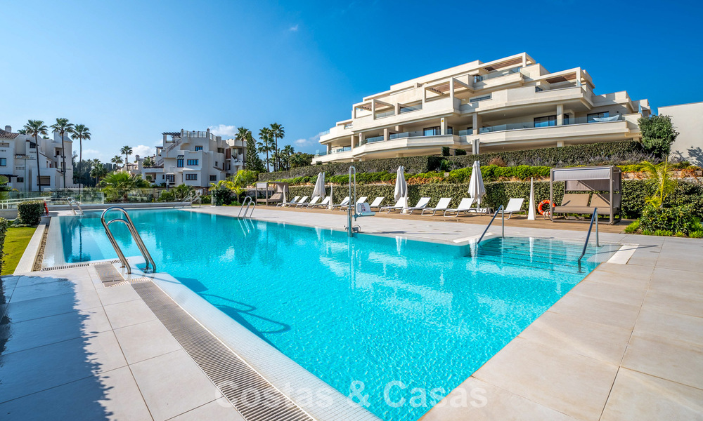 Luxueuze nieuwe eerstelijn strandappartementen te koop in een exclusief complex, New Golden Mile, Marbella - Estepona 783584
