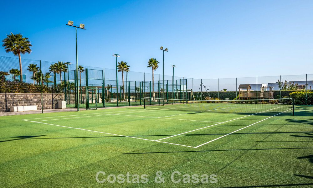 Luxueuze nieuwe eerstelijn strandappartementen te koop in een exclusief complex, New Golden Mile, Marbella - Estepona 783589