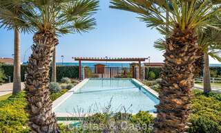 Luxueuze nieuwe eerstelijn strandappartementen te koop in een exclusief complex, New Golden Mile, Marbella - Estepona 783591 