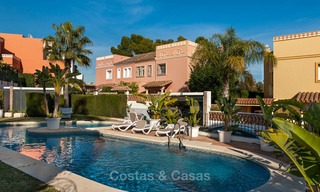 Halfvrijstaande woning te koop, eerstelijn golf, in een omheind complex in Guadalmina Alta te Marbella 7932 