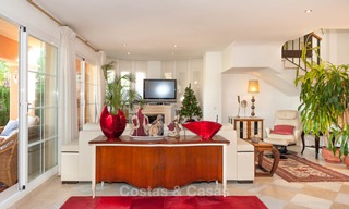 Halfvrijstaande woning te koop, eerstelijn golf, in een omheind complex in Guadalmina Alta te Marbella 7942 