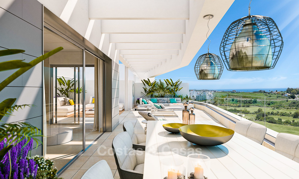 Gloednieuwe moderne appartementen te koop, met zeezicht, naast een topklasse 18-holes golfbaan, Estepona 8052