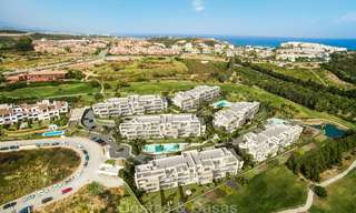 Prachtige moderne front-line golf appartementen te koop in een nieuw, exclusief complex, Casares, Costa del Sol 8038 
