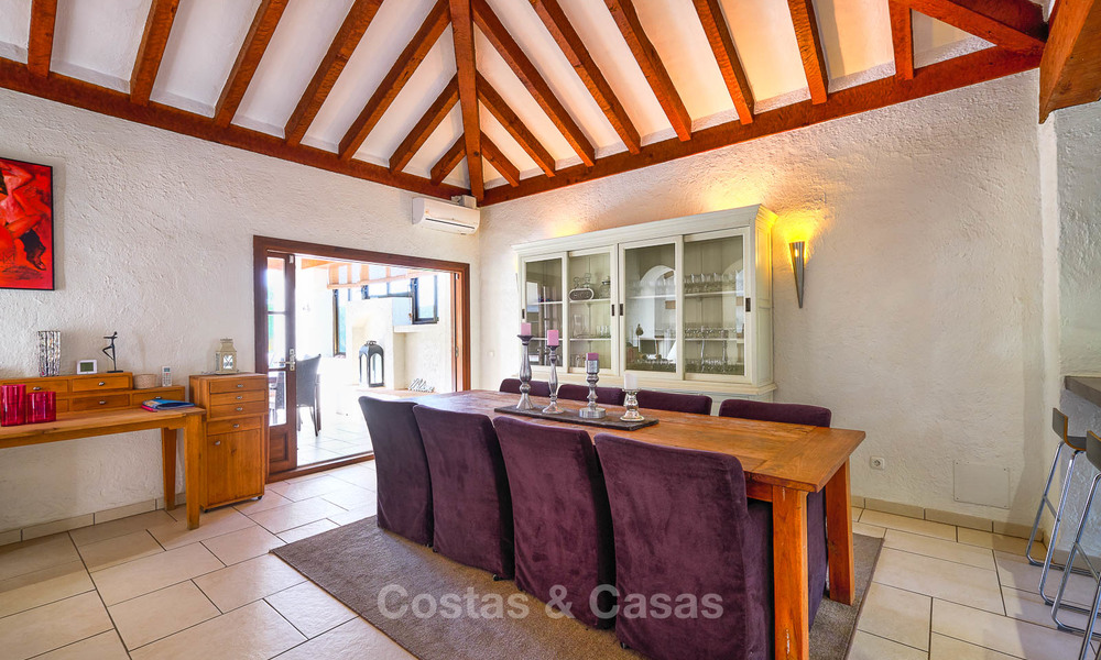 Ruime villa in landelijke stijl in een unieke natuurlijke omgeving te koop, Casares, Costa del Sol 8075