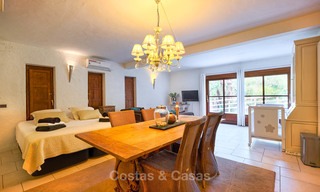 Ruime villa in landelijke stijl in een unieke natuurlijke omgeving te koop, Casares, Costa del Sol 8083 