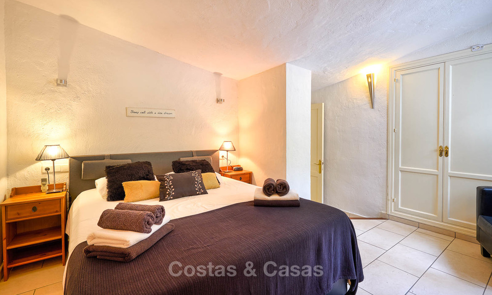 Ruime villa in landelijke stijl in een unieke natuurlijke omgeving te koop, Casares, Costa del Sol 8105