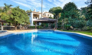 Ruime villa in landelijke stijl in een unieke natuurlijke omgeving te koop, Casares, Costa del Sol 8127 