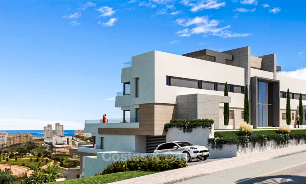 Elegante en ruime nieuwe appartementen te koop, op loopafstand van strand en voorzieningen, met zeezicht, Estepona 8063