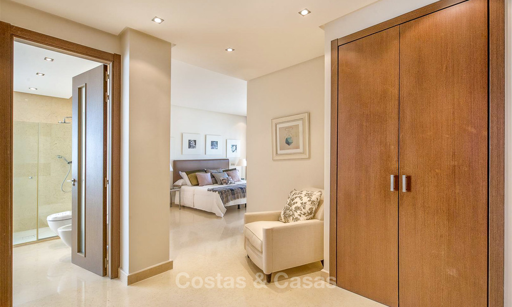 Mooi en zeer ruim luxe appartement te koop in een begeerde urbanisatie, instapklaar - Benahavis, Marbella 8349