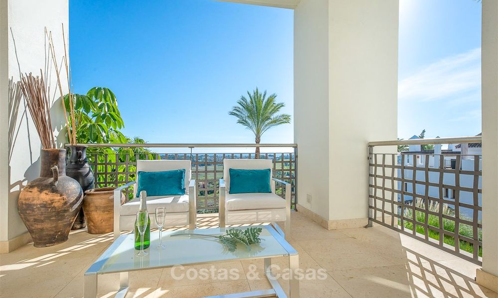 Mooi en ruim luxe appartement met zeezicht te koop in een begeerde urbanisatie, klaar om in te trekken - Benahavis, Marbella 8285