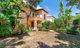Ruime en luxueuze villa in traditionele stijl te koop, eerstelijn golf, Nueva Andalucía, Marbella 8272 