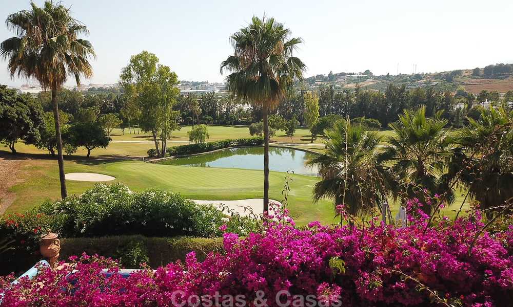 Ruime en luxueuze villa in traditionele stijl te koop, eerstelijn golf, Nueva Andalucía, Marbella 8274